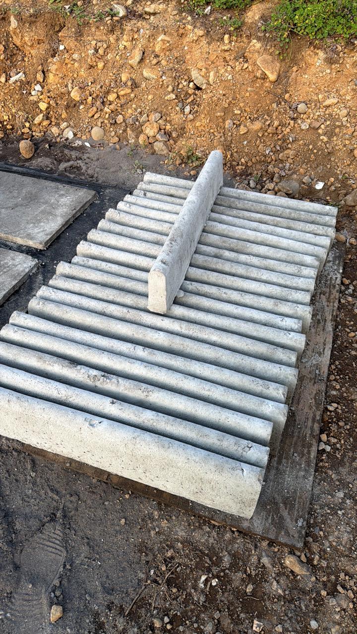 Solerillas de hormigón fabricadas apiladas sobre pallet